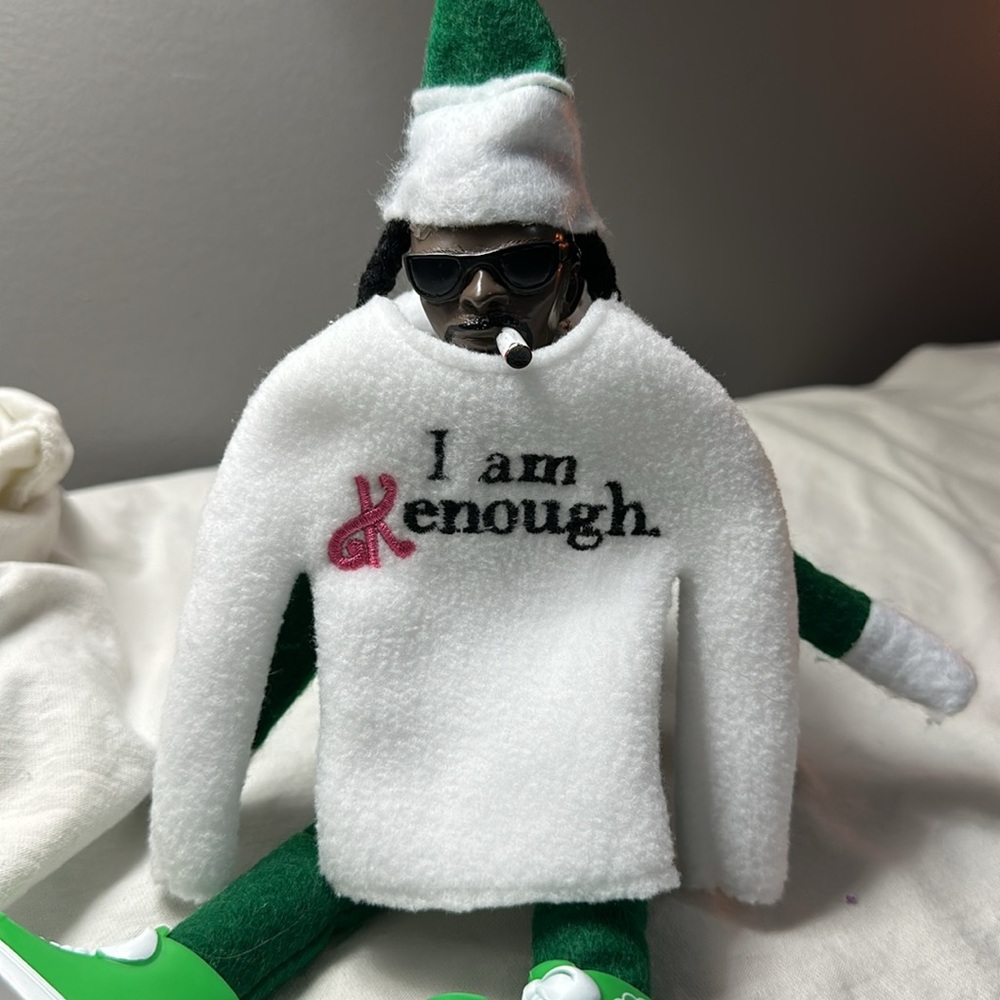 Snoop on a Stoop / Elf On The Shelf inspired set